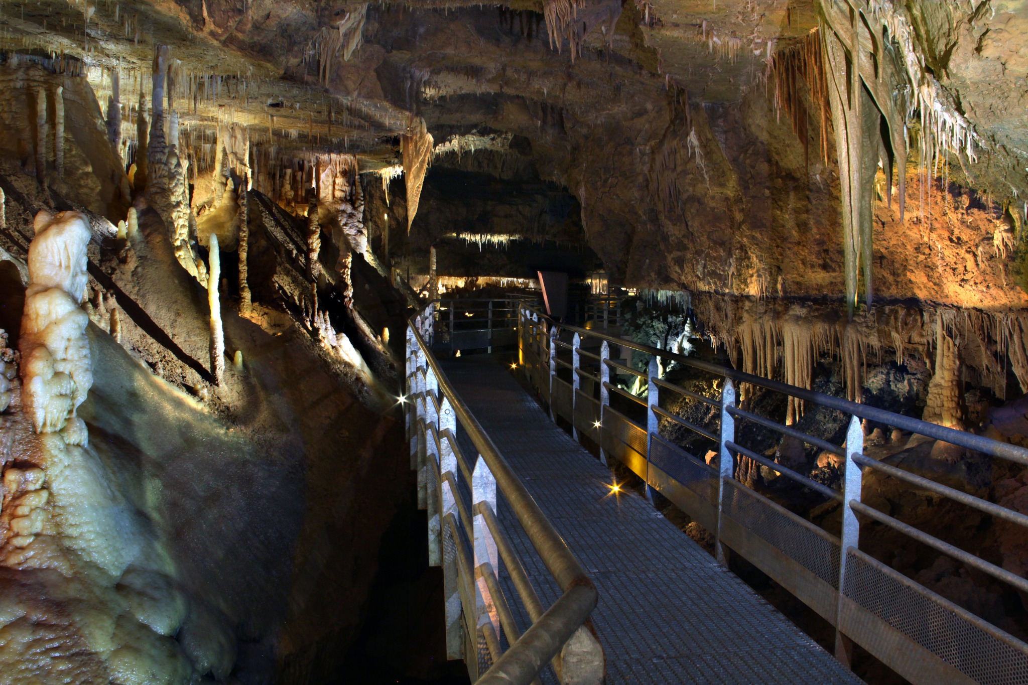 Intérieur de la grotte de Tourtoirac