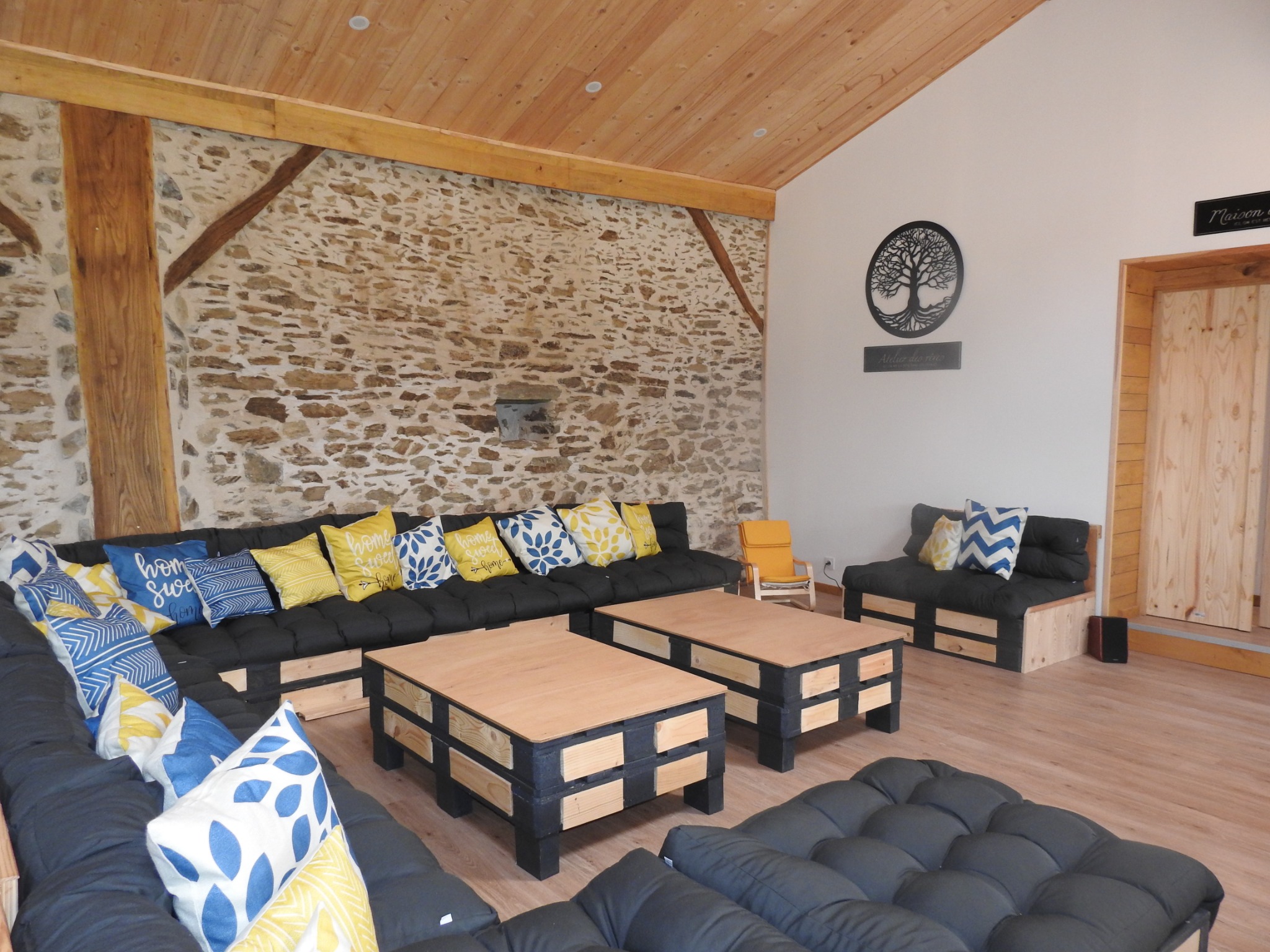 Salon chaleureux du domaine