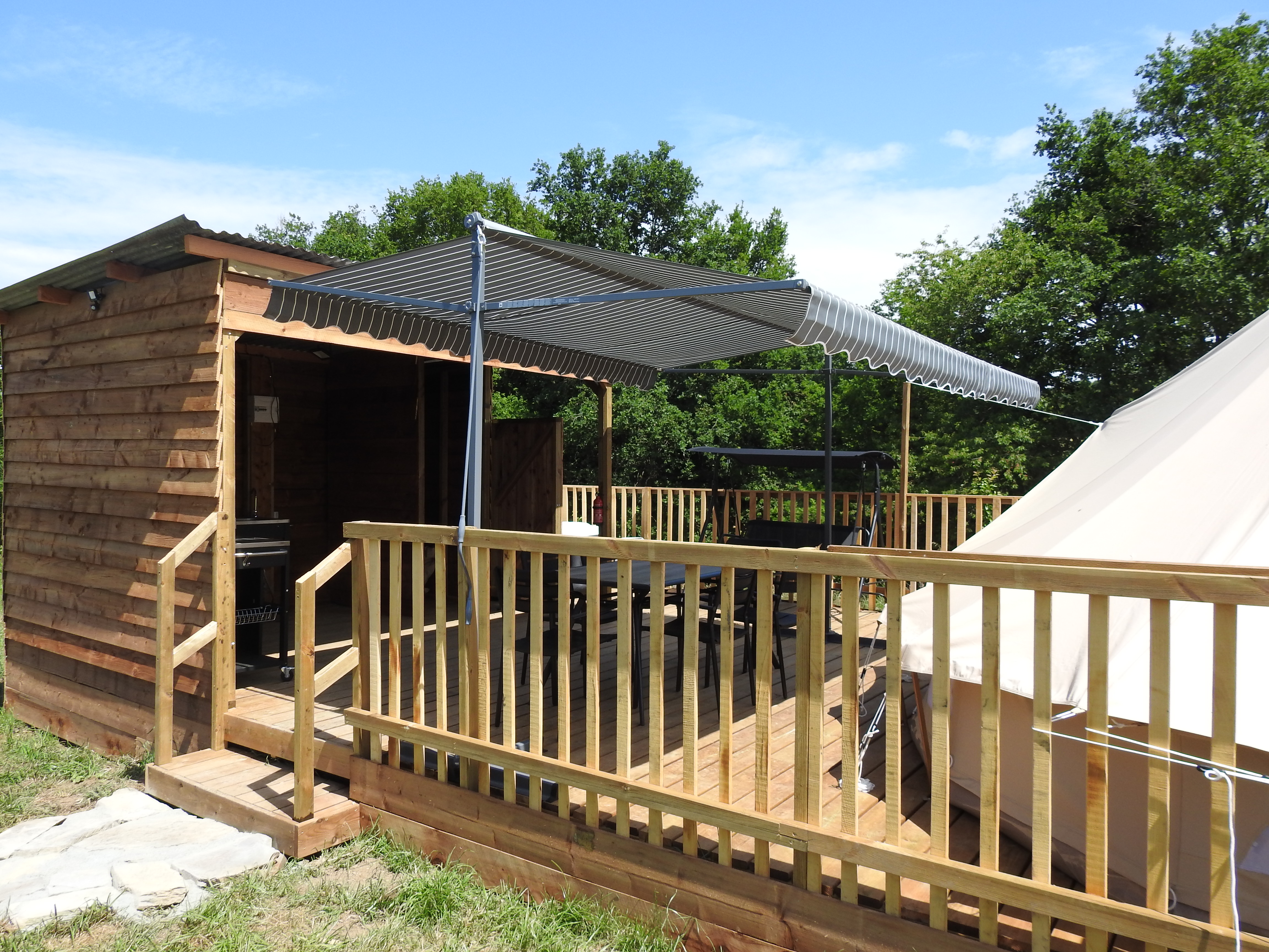 Tente glamping avec jacuzzi privatif aux Secrets de la Nature — photo 2