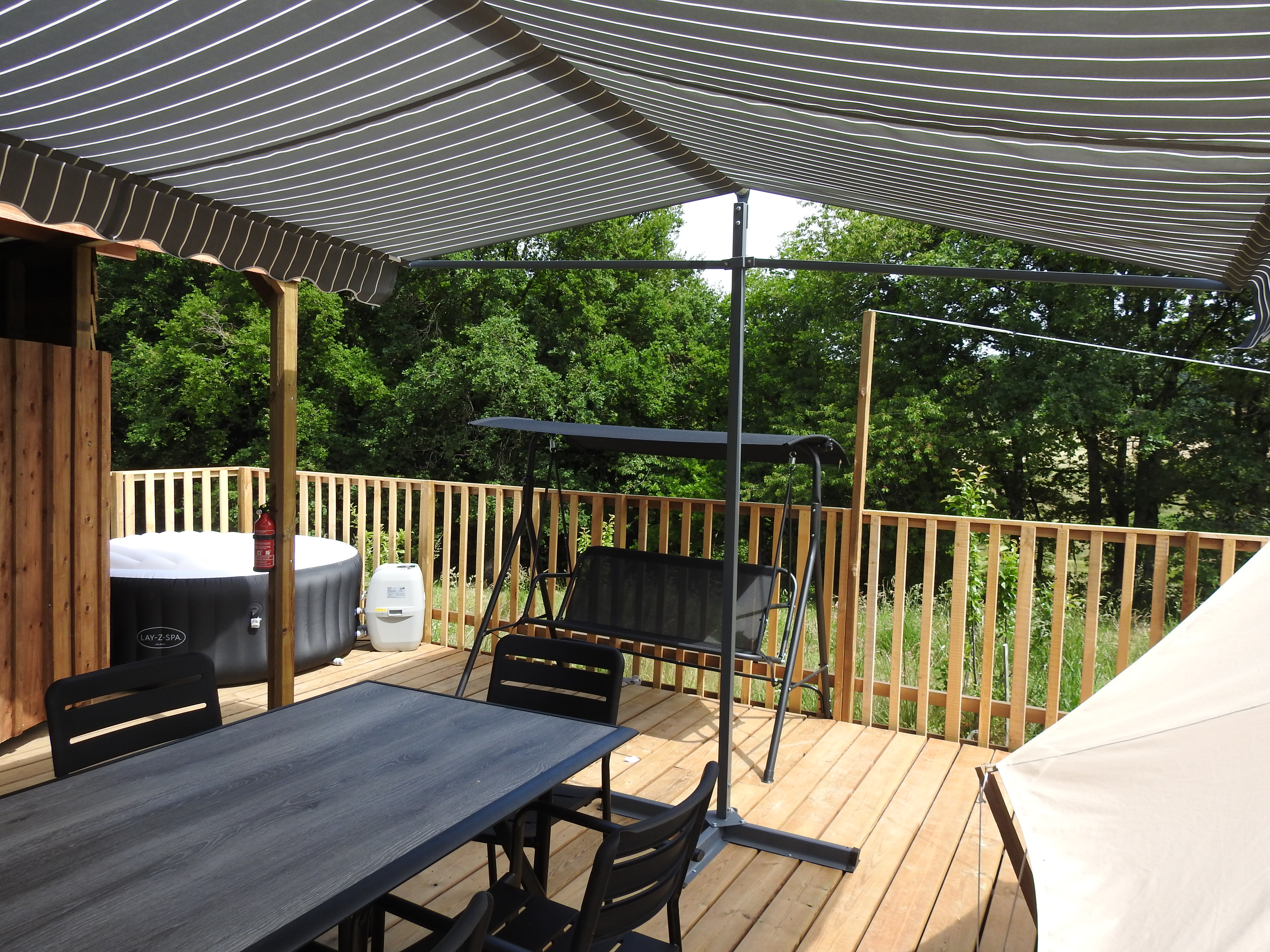 Tente glamping avec jacuzzi privatif aux Secrets de la Nature — photo 4