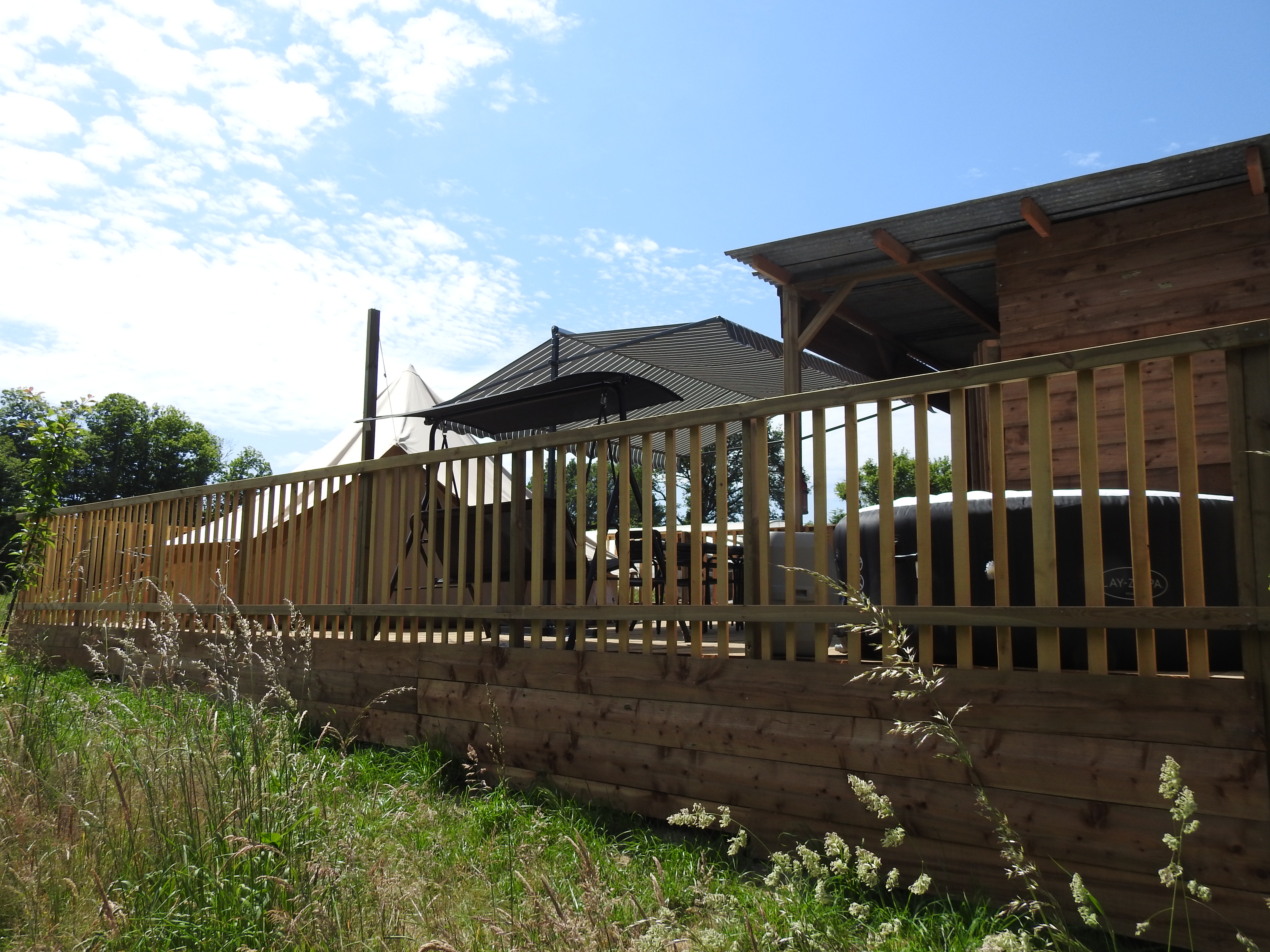 Tente glamping avec jacuzzi privatif aux Secrets de la Nature — photo 9