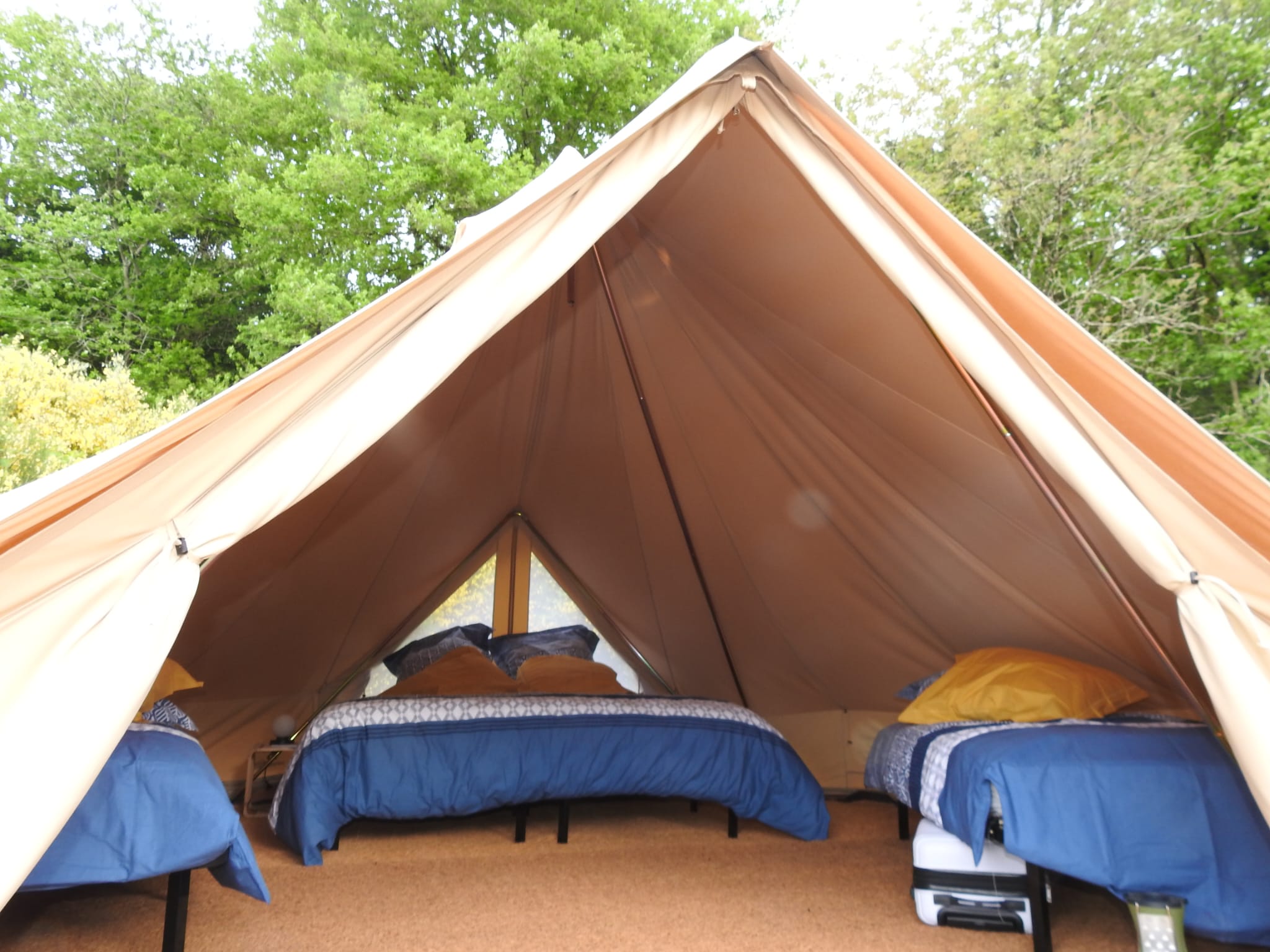 Tente glamping avec jacuzzi privatif aux Secrets de la Nature — photo 11